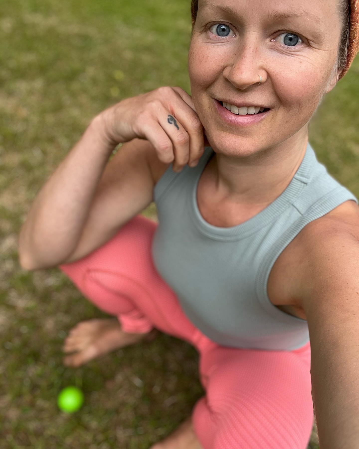 Choose a motion and feel the change… in Finland with the midsummer moskito(e)s 🦶

Mökiltä terkkuja, liikutaan maasta ylö