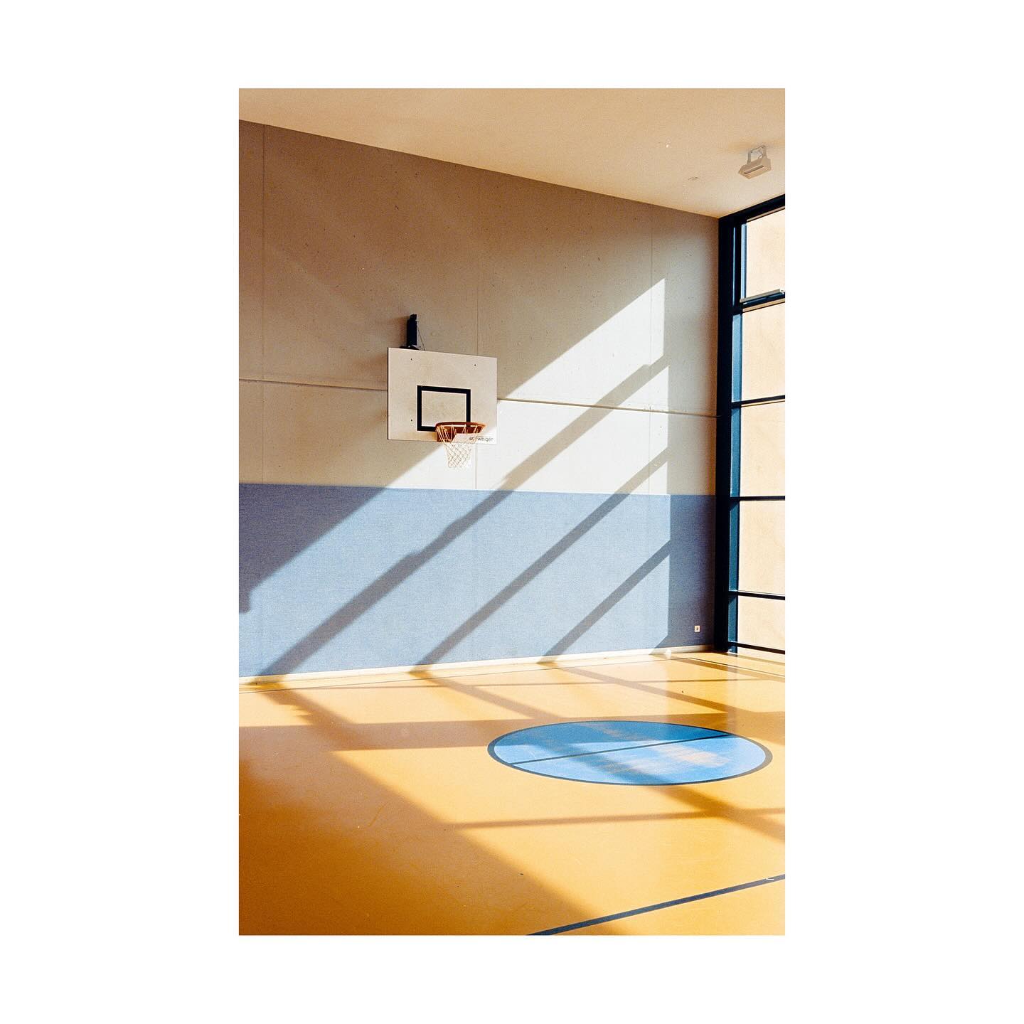 p.e. class

🎞️ Budachrome Daydream (250D)
📷Canon A-1

#analog #analogphotography #kodak #kodak250d #canon #35mm #35mmfil