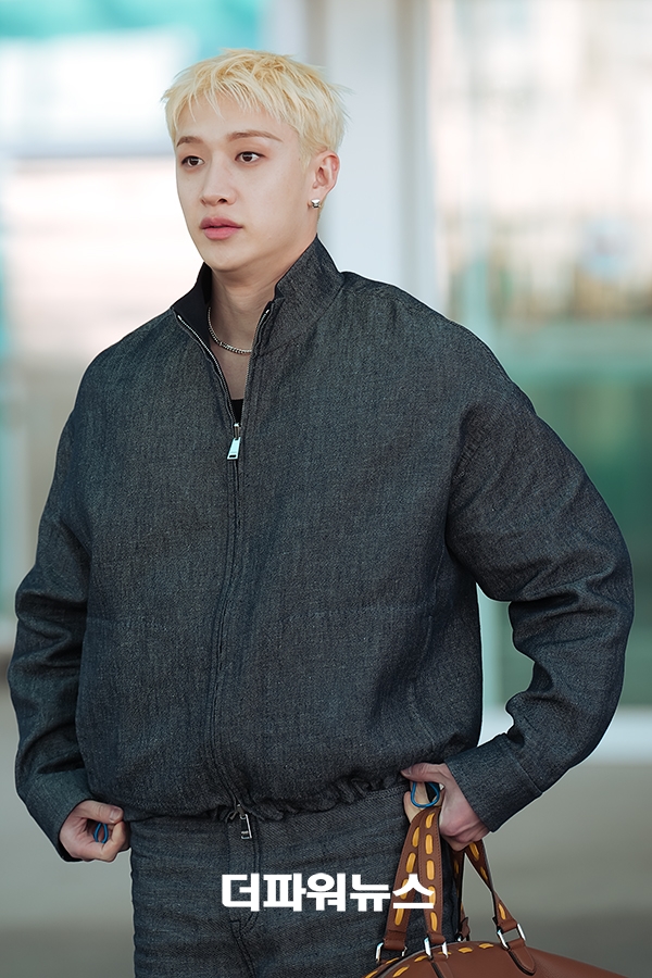 스트레이 키즈 방찬, 샤프한 턱선 라인 thumbnail