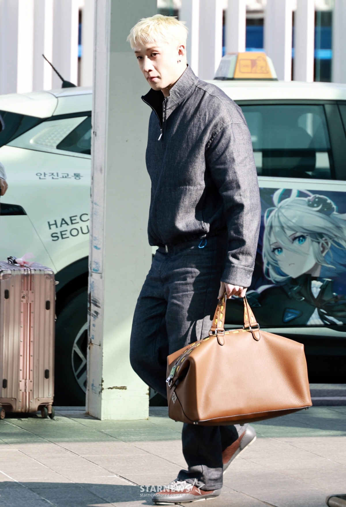 스트레이키즈 방찬 '패션위크 갑니다' [★포토] | 스타뉴스 thumbnail