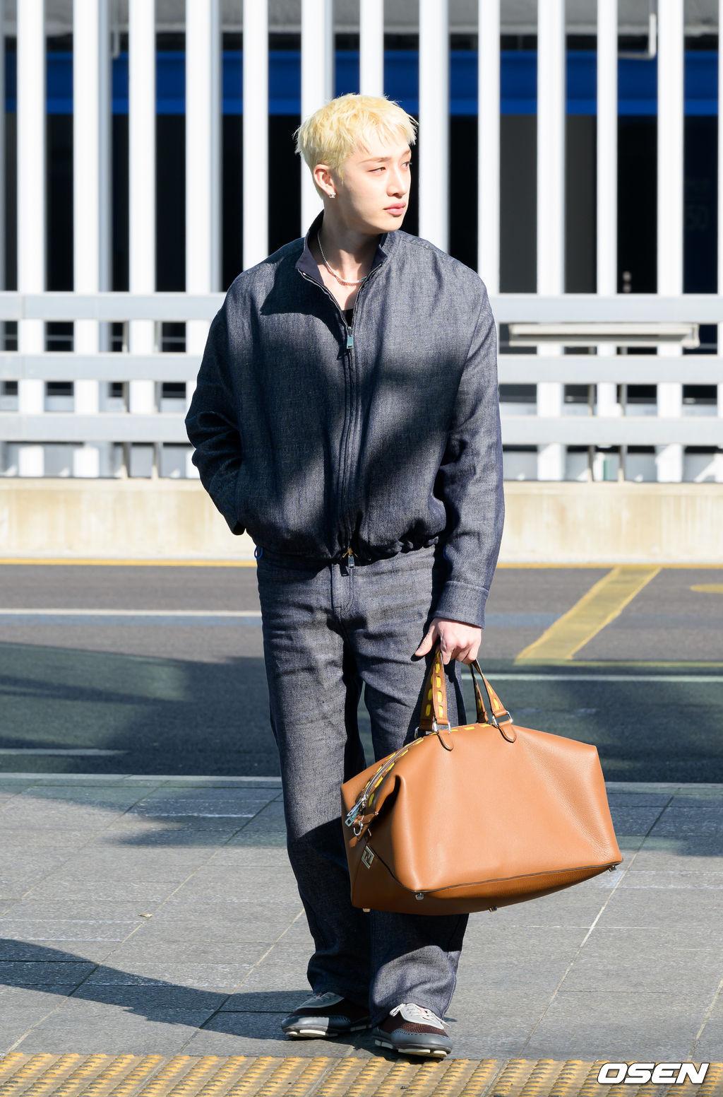 [사진]스트레이키즈 방찬,'시크한 출국길' thumbnail