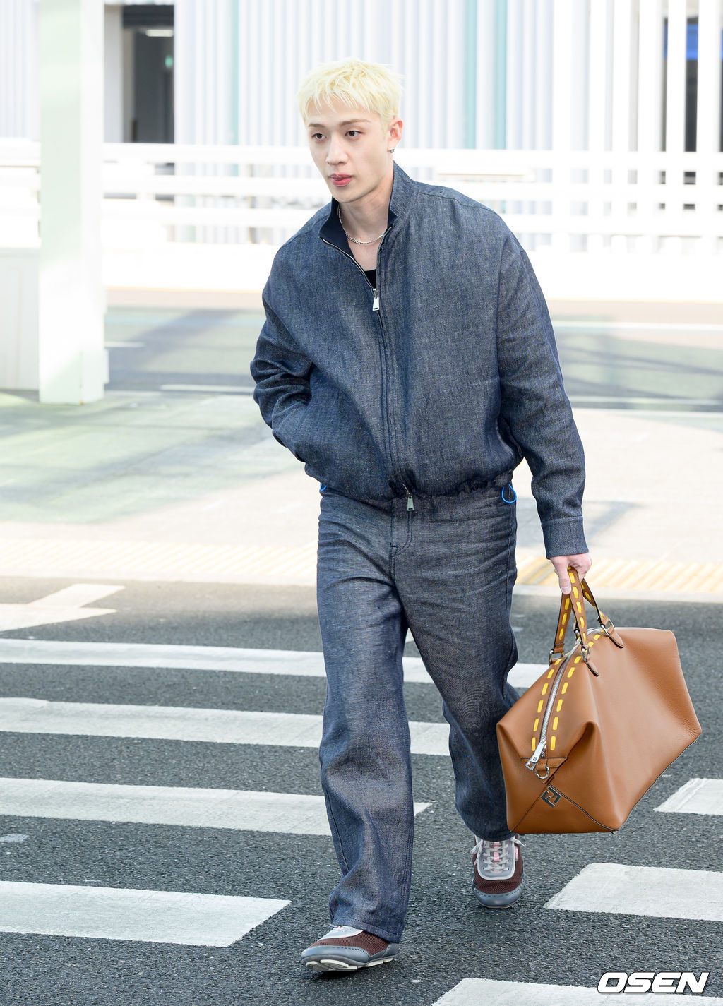 [사진]스트레이키즈 방찬,'자신감 넘치는 발걸음' thumbnail