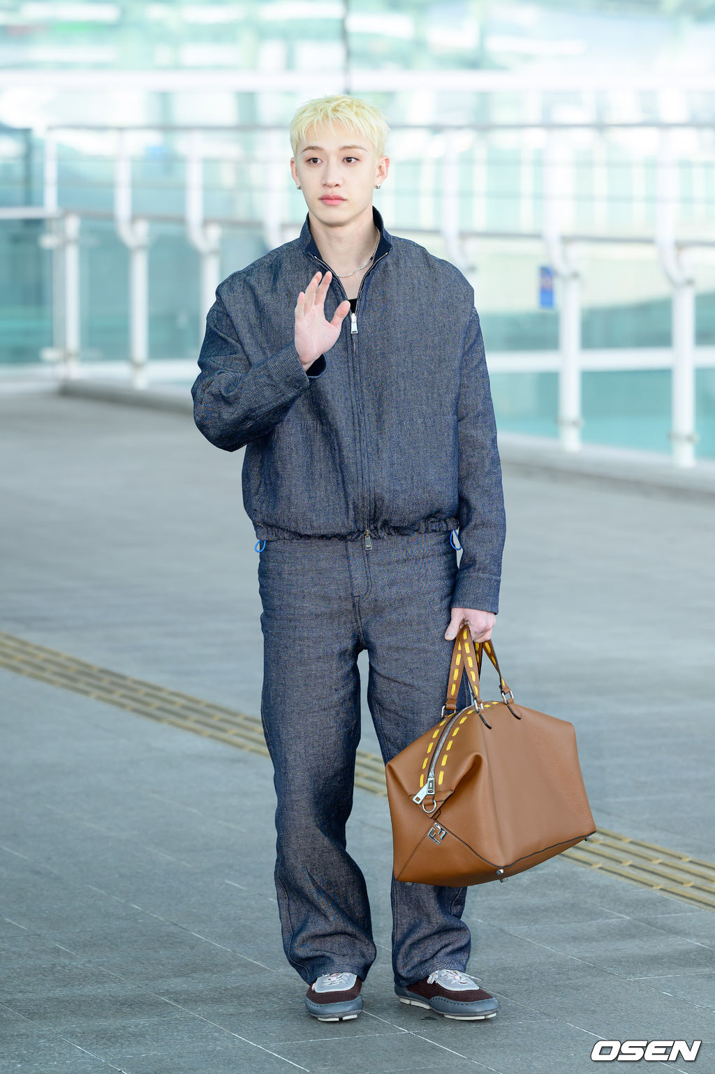 [사진]스트레이키즈 방찬,'조심히 다녀 올게요' thumbnail