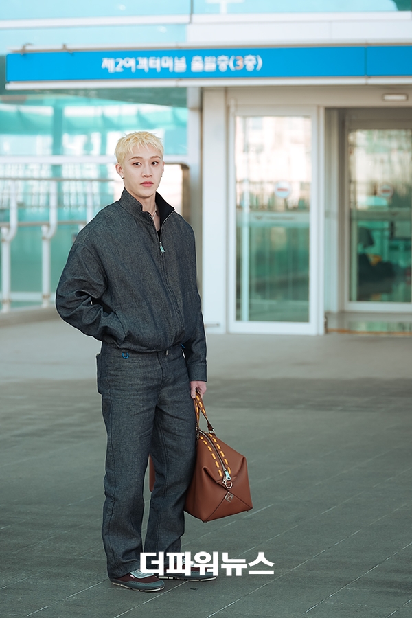 스트레이 키즈 방찬,  자유로운 포즈 thumbnail