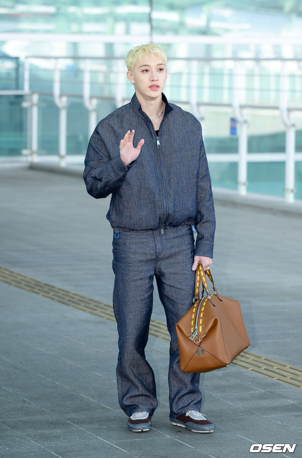 [사진]스트레이키즈 방찬,'달콤한 인사' thumbnail