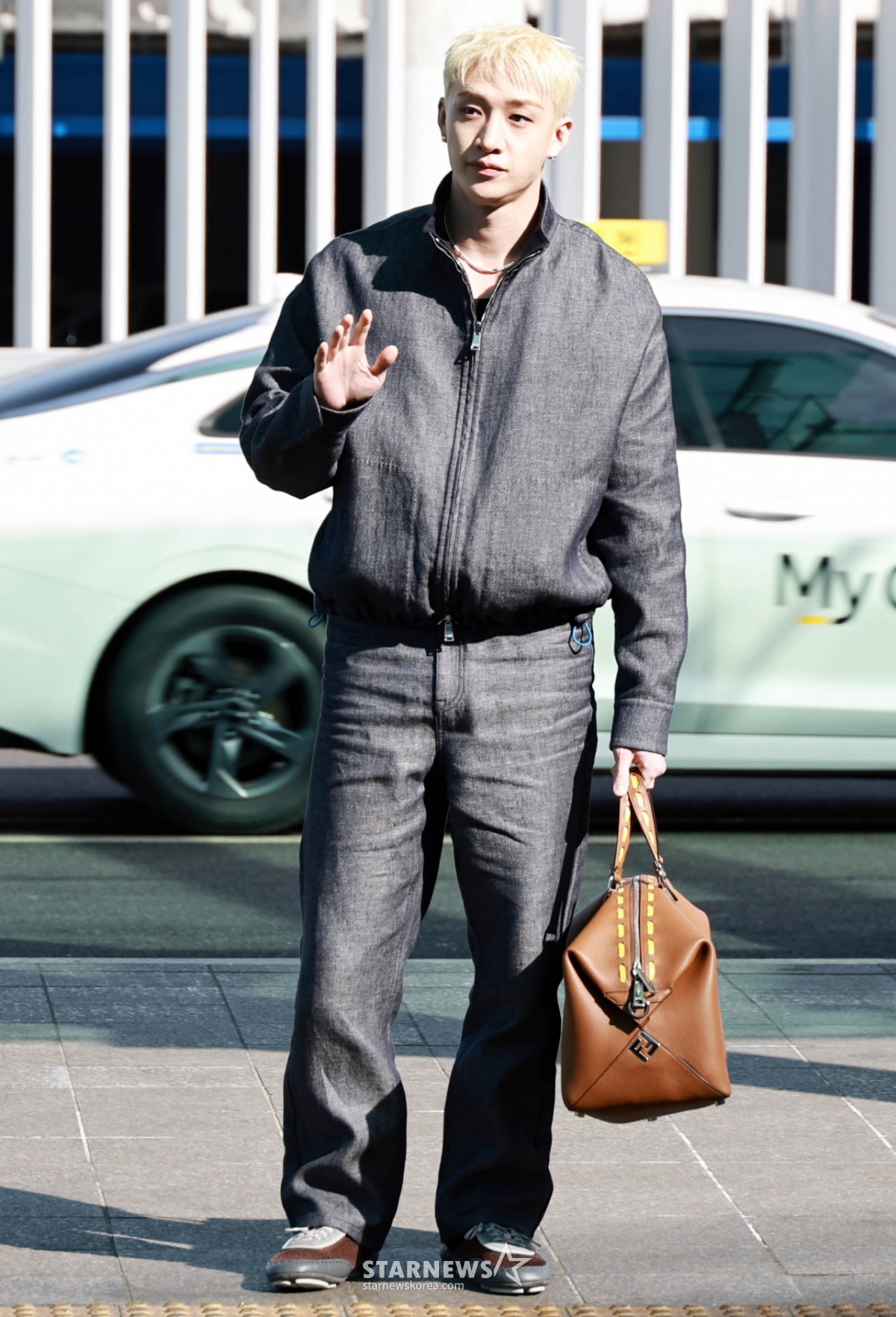 스트레이키즈 방찬 '멋진 손인사' [★포토] | 스타뉴스 thumbnail