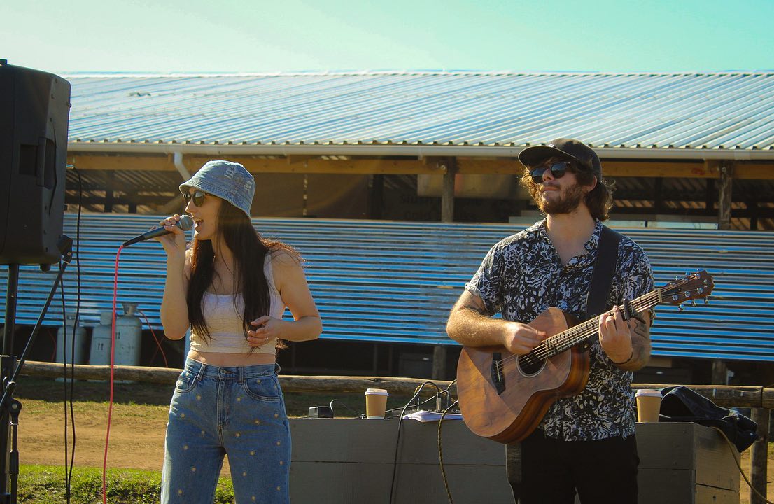 Snapped some pictures of the beautiful duo @jemmakatemusic & @cam_lane_ performing at @ballitofarmersmarket today! 

.
.