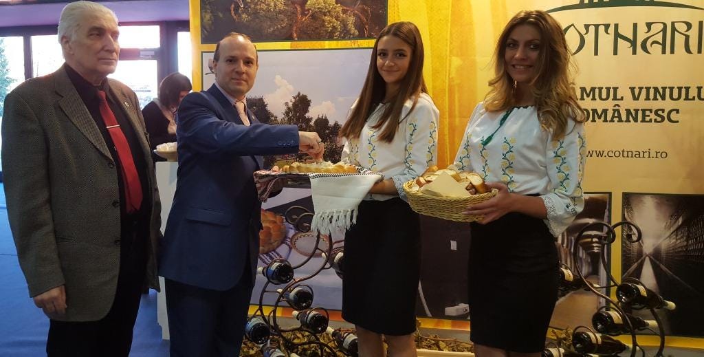 CEREMONIA DE INAUGURARE A TARGULUI DE TURISM AL ROMANIEI 2016 thumbnail