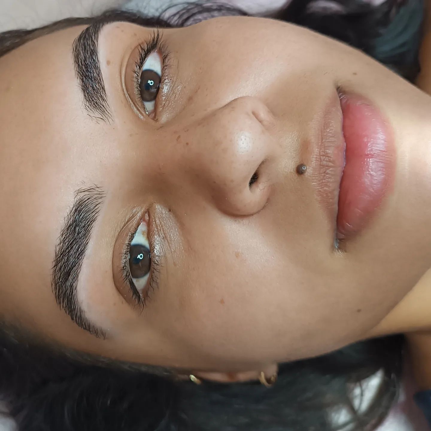 Sobrancelhas cheias ,lindas e naturais tem seu lugar !

@hellenmoraisofc