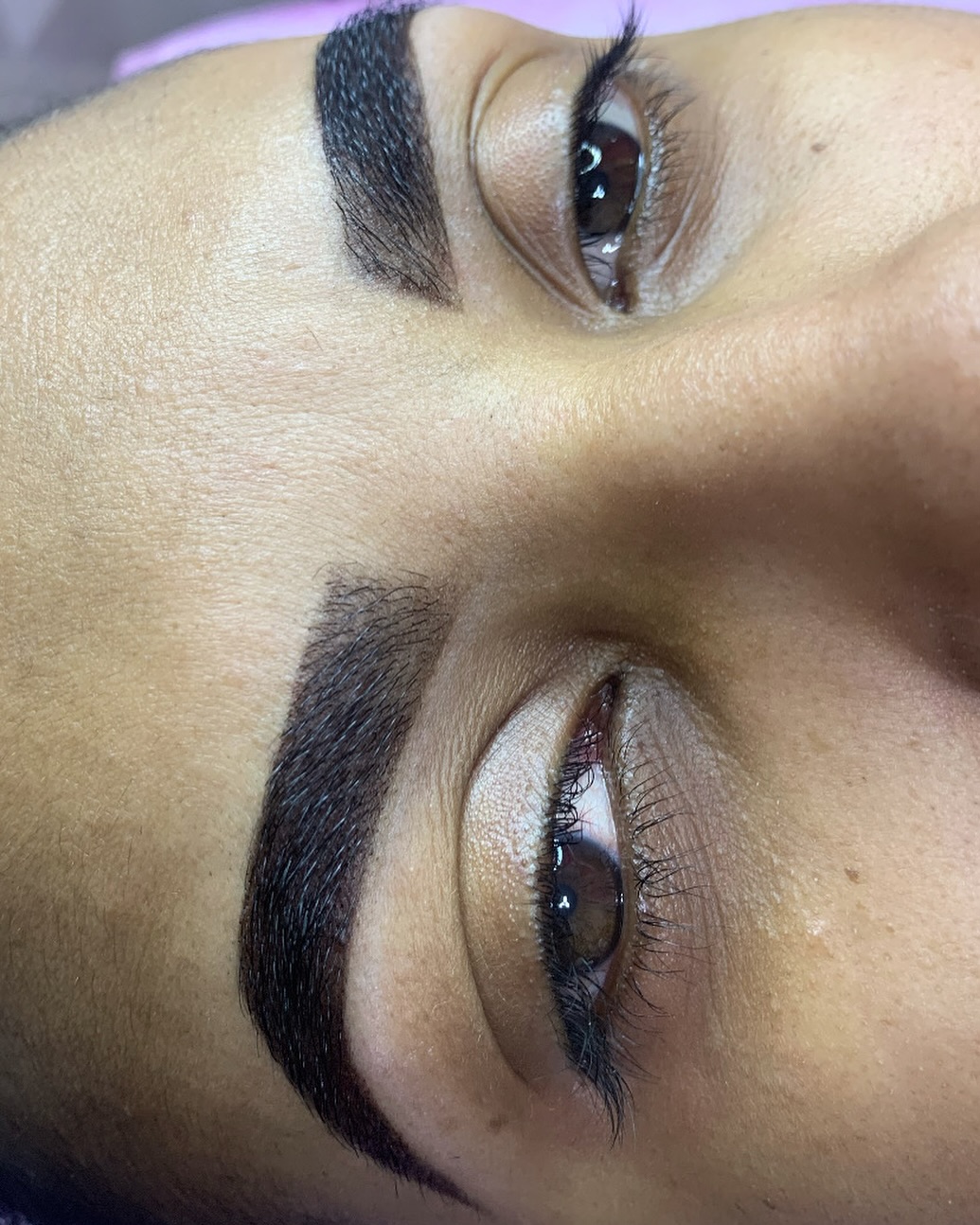 Pra quem curte uma sobrancelha bem alinhada e marcada !!