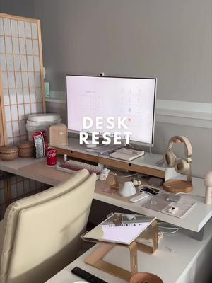 reset my desk for the week with me ☁️ #desksetup #desktour #resetwithme #deskorganization #wfhlife #neutraldesk #neutral