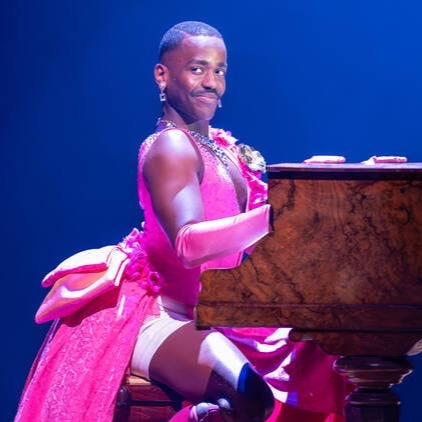 "The Importance of Being Earnest" at The National Theatre thumbnail