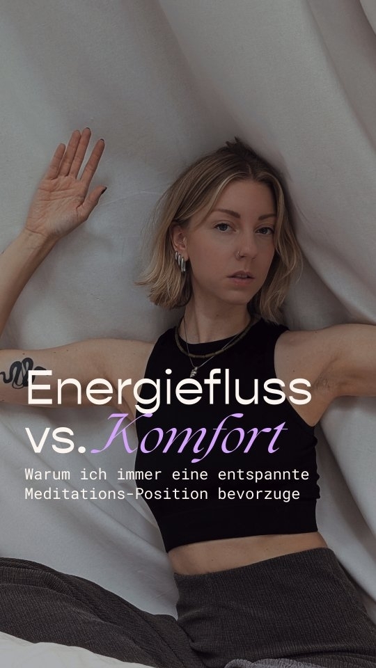 Stell dir vor, du sitzt in einer Meditation und sollst aufrecht sitzen, damit die Energie optimal fließen kann. Doch all