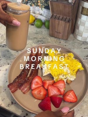 slow sunday morning breakfast! Happy Sunday! ily 🫶🏾🍳 🥓🥑 #sundaymorning #sundaybreakfast #sundayreset #morningroutine #ae