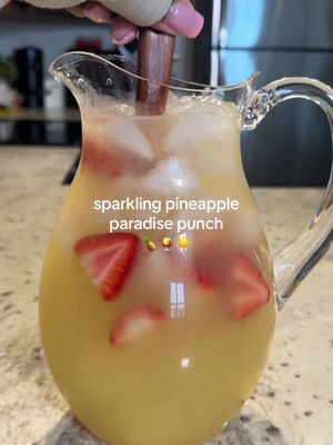 Sparkling Pineapple Paradise Punch 🇺🇸🍍✨ with gut friendly @wildwonder  -Ice -2 cans of of wildwonder pineapple paradise 