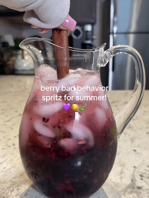 berry bad behavior spritz for summer! 💜🍋🍃 All you need: - blackberries  - mint   - one lemon   - ice - simple syrup - @C