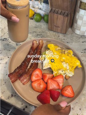 happy sunday besties ily 🫶🏾 this is one of my fav breakfast combos! What do you eat for breakfast?! 🍳 🥓🥑 #sundaymorning 