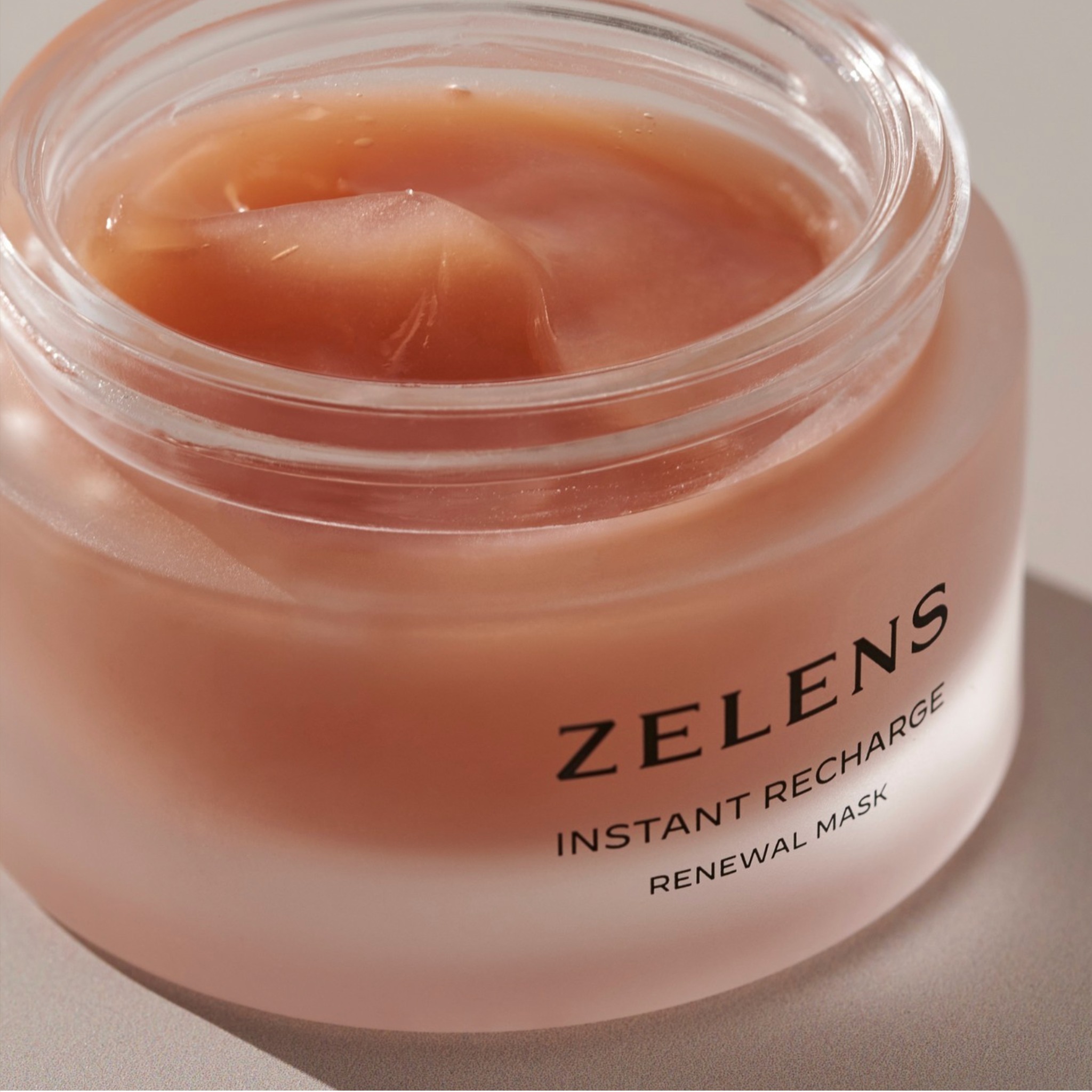 Radiant, moisturised skin in a jar 🌟 ⁠
⁠
Containing a powerful acid blend of 5% lactobionic acid, 5% lactic acid and enz