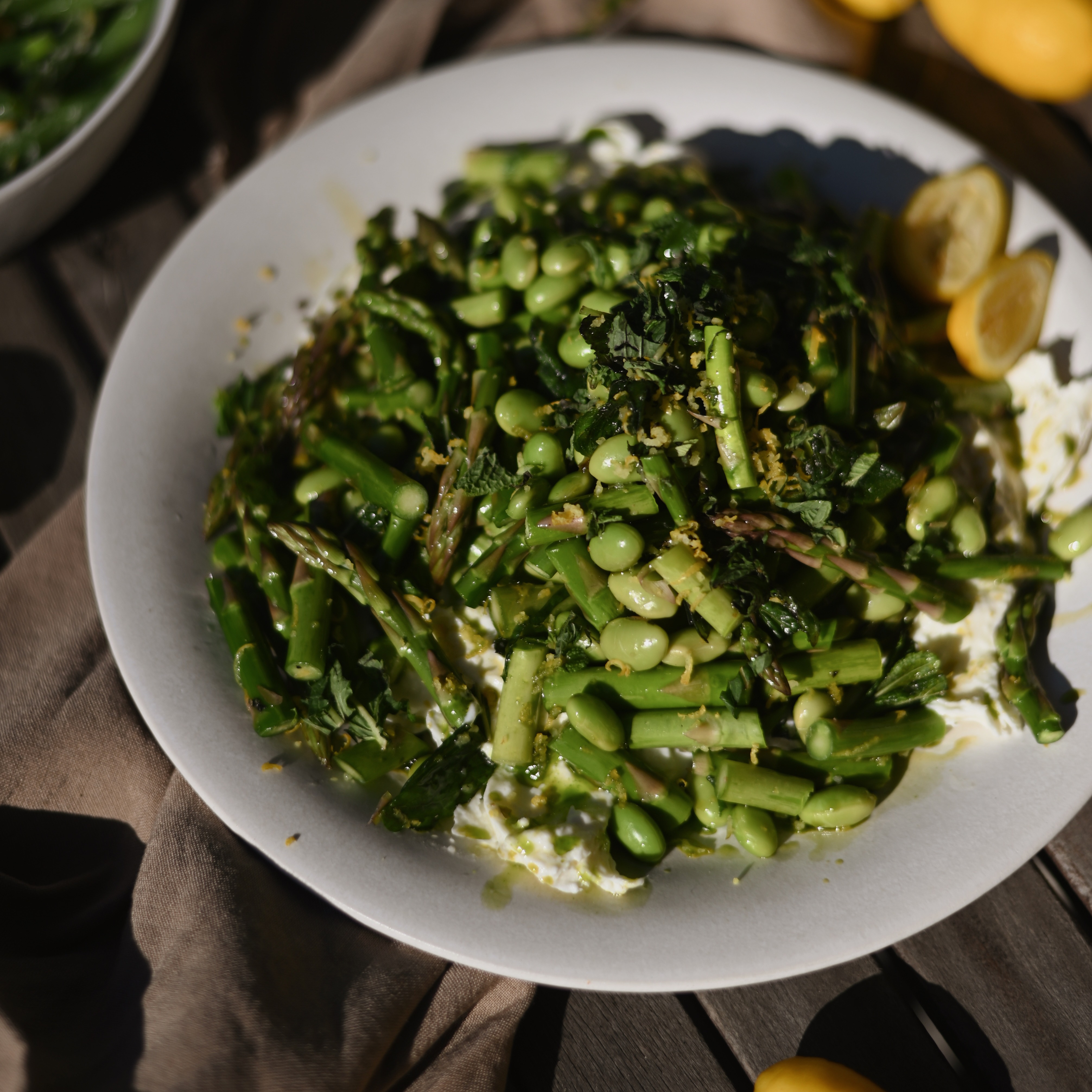 BURRATA, SPARĢEĻI, DIEVĪGA BAZILIKA EĻĻA thumbnail