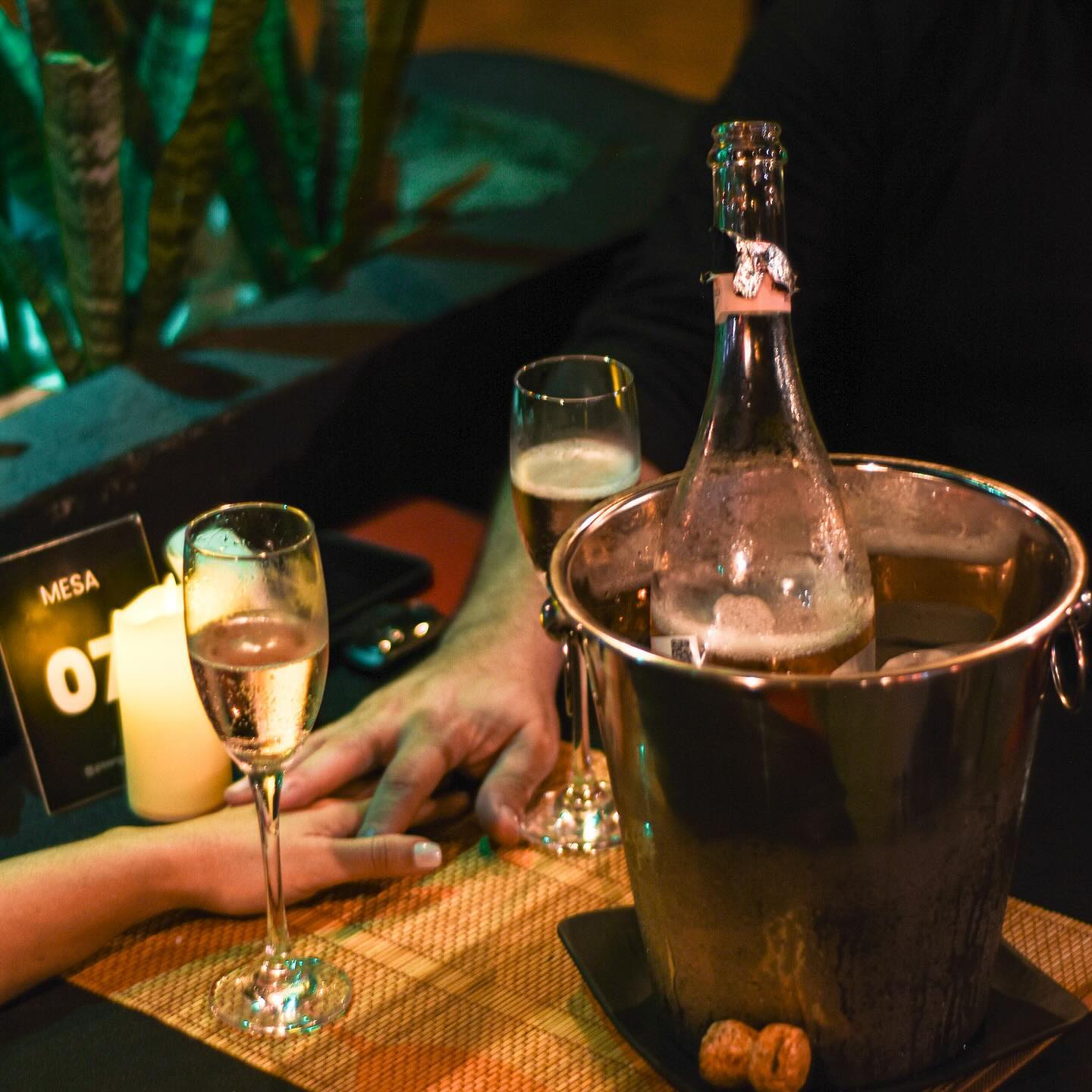 #DOMINGO hoje é dia de Bangô! 
Faça já sua reserva! e conheça também nossa carta de vinho e espumantes ❤️