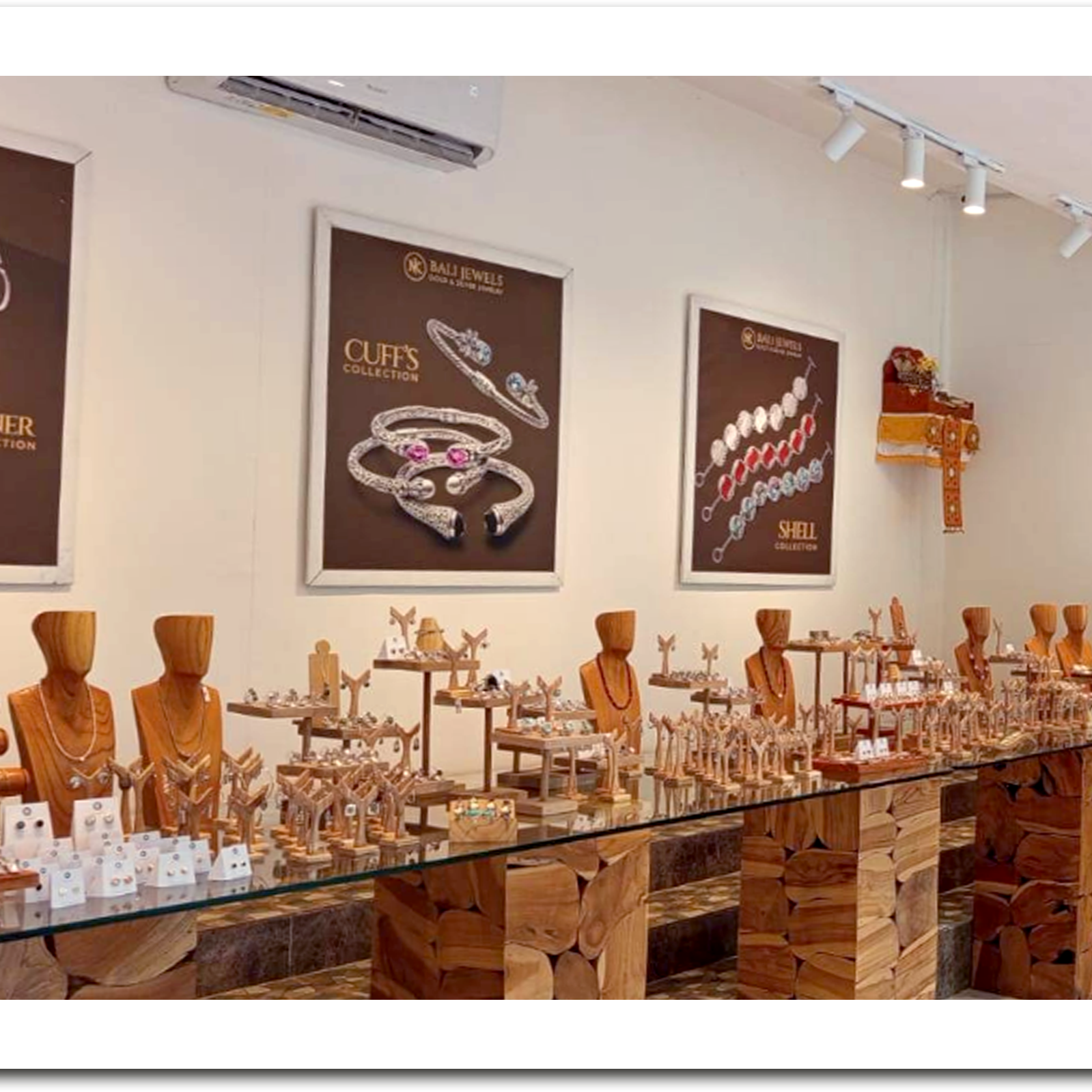 SHOWROOM 4 - UBUD thumbnail