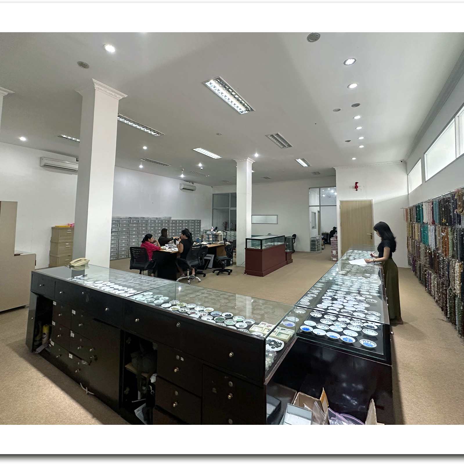 NK GEMSTONES - SHOWROOM 1 thumbnail