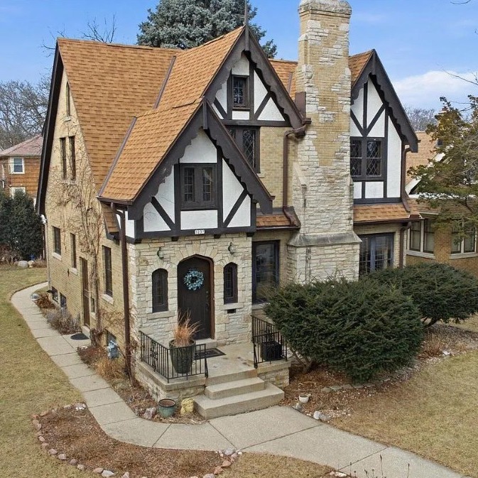 Milwaukee, WI $295,000 thumbnail