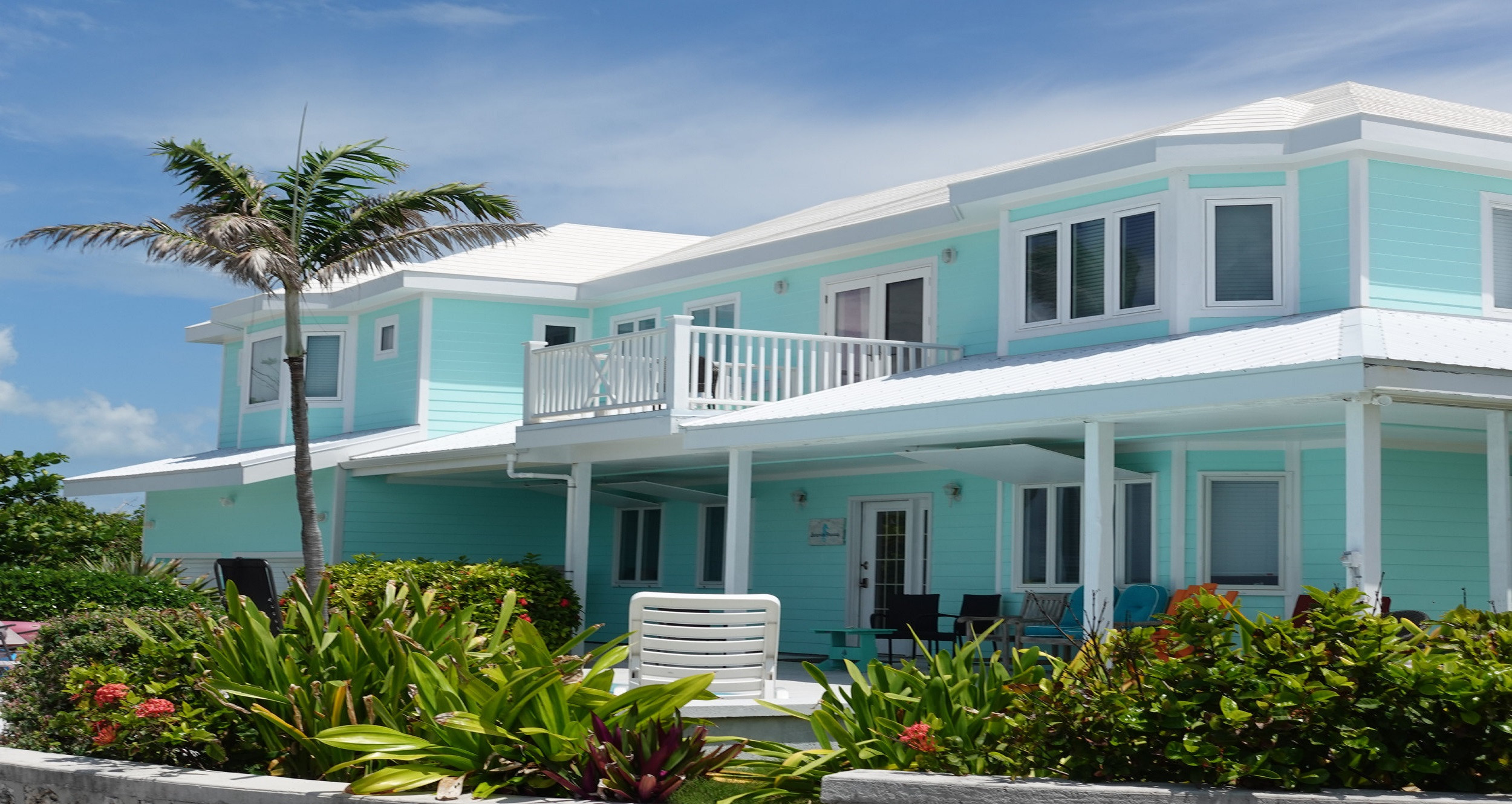 Book Waterfront Vacation Rentals | Escape & Unwind Today thumbnail