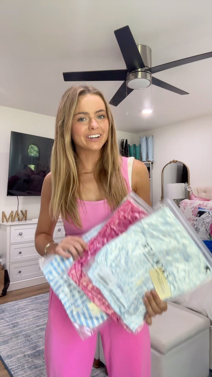 comment “ME” to get the links sent to you! 💗 
.
.
.
.
@ekouaerofficial 
#amazon #amazonfinds #amazonmusthaves #pjset #ma