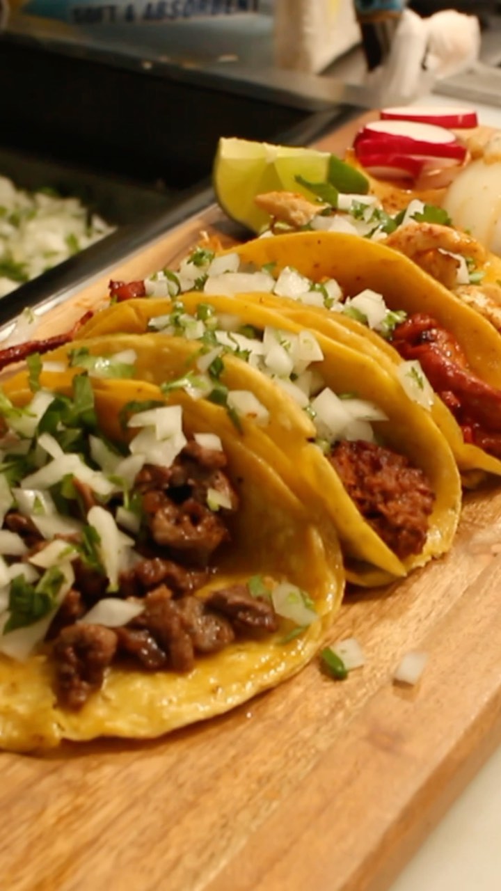 ¡Se acerca el fin de semana y no hay mejor manera de comenzarlo que con buen sabor mexicano! Ya estamos listos para serv