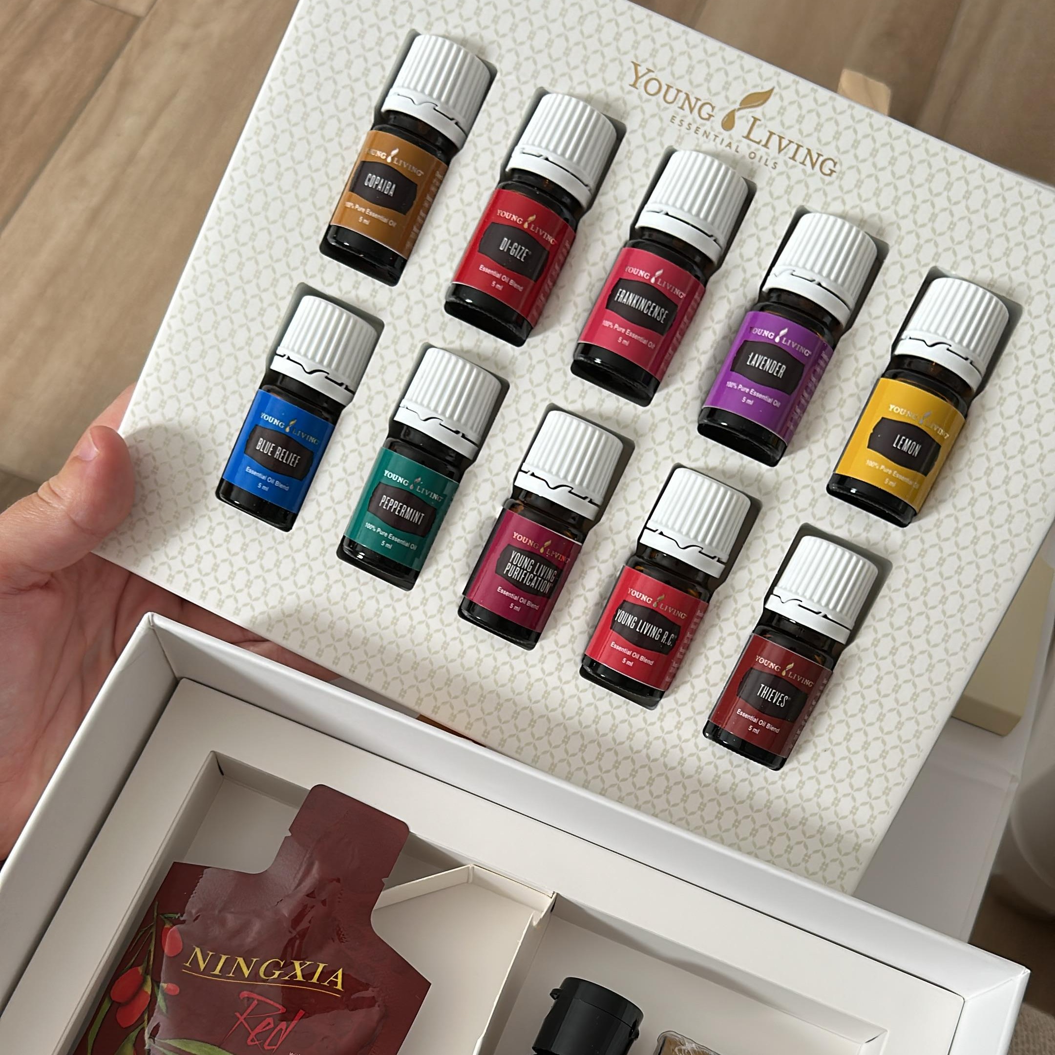 ✨ Young Living: Mejora tu vida con el kit inicial de aceites esenciales  thumbnail