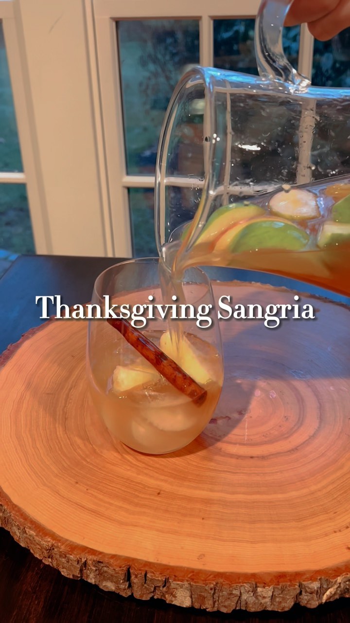 🦃Maple Jack's Thanksgiving Sangria🦃

-2 apples, sliced
-2 oranges, sliced
-1 lemon, squeezed
-4 cinnamon sticks
-Ground 