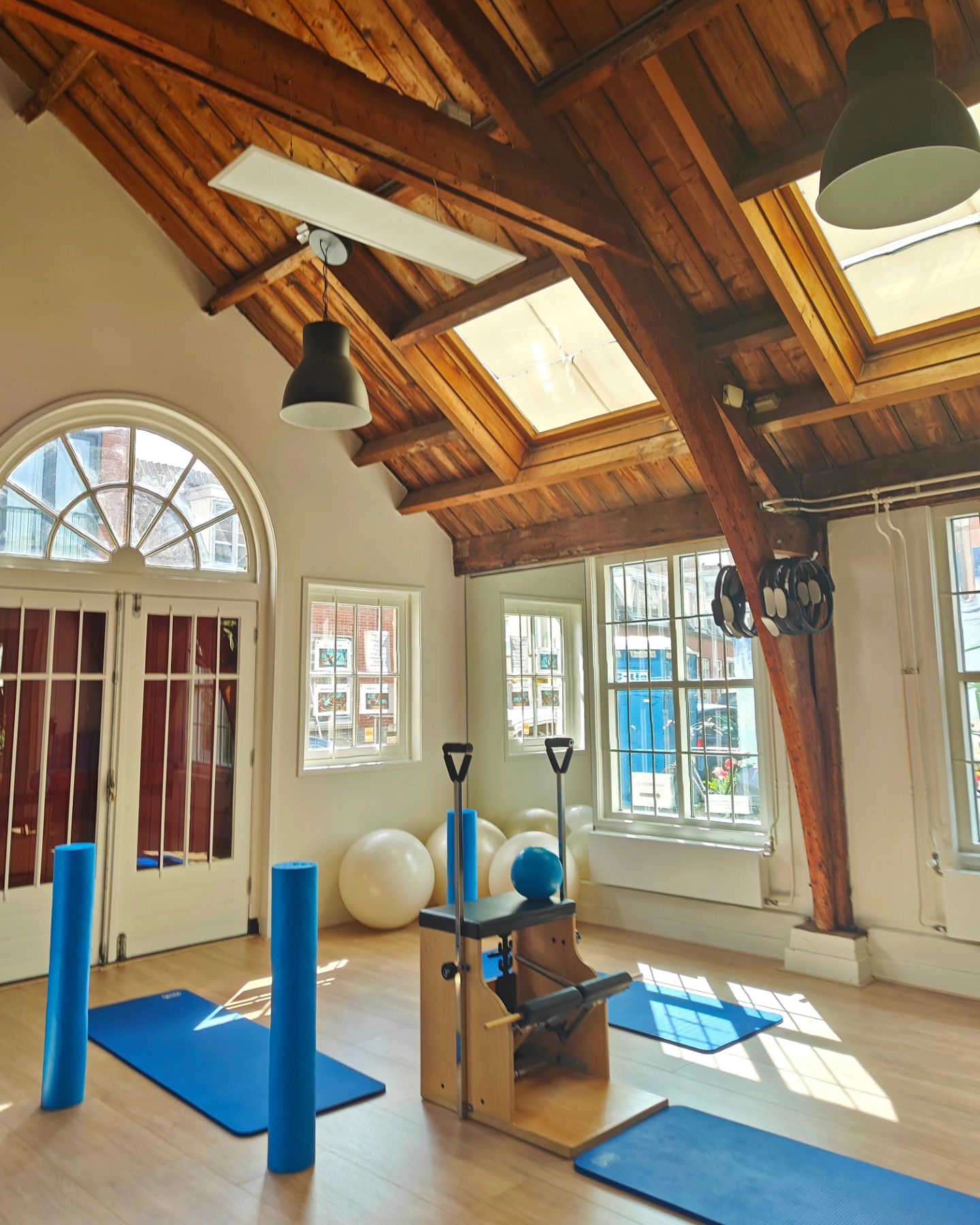 Pilates props 

#pilatesstudio #pilates #utrecht #fitness #reformerpilates #health #gum #pilatesprops