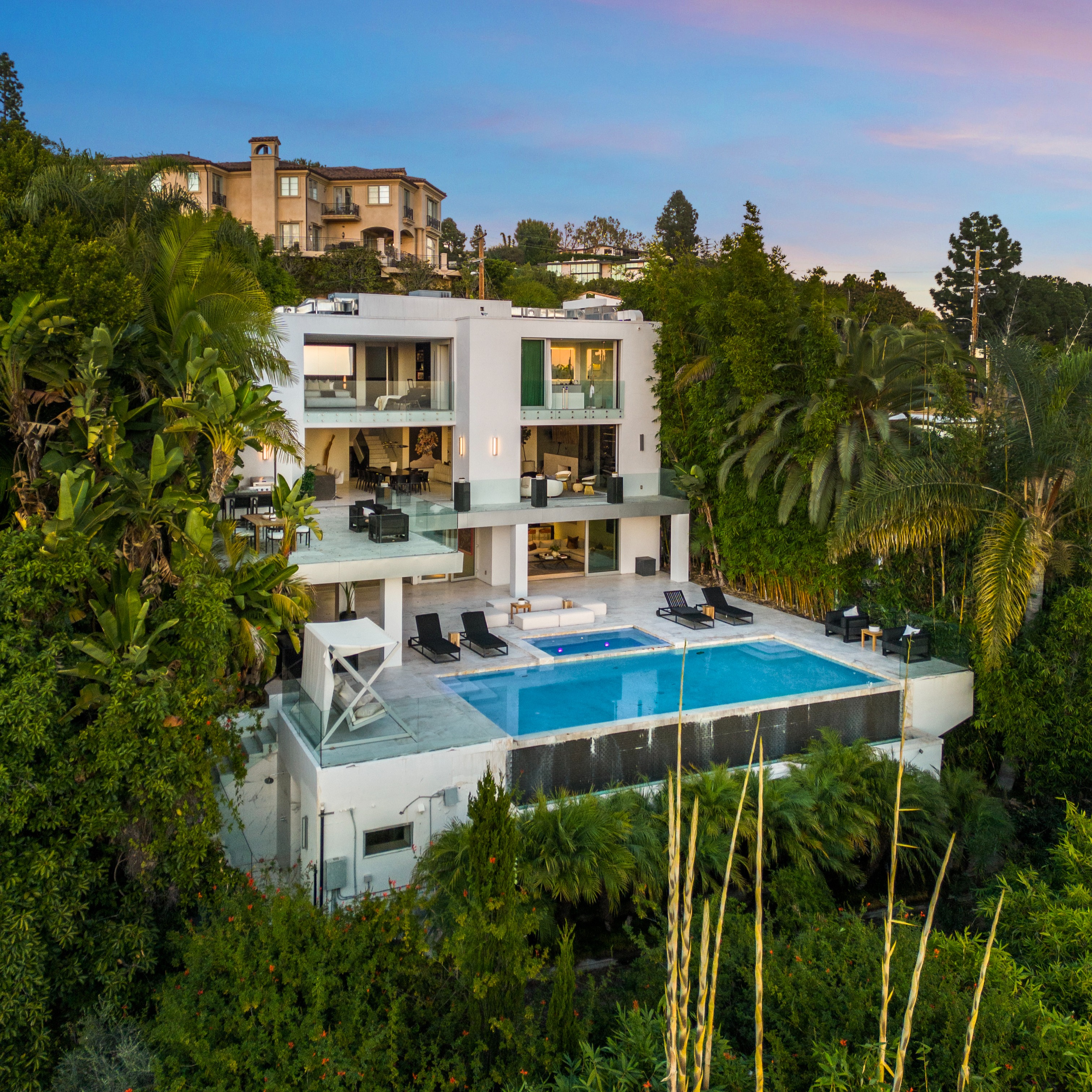 Ultra Luxury Stays in LA thumbnail