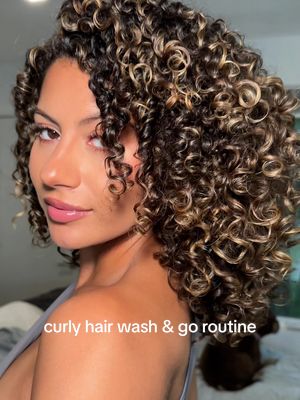 My current go-to curl styling routine! ➰🤎 it’s been harder to find products that my hair likes since my new growth has b