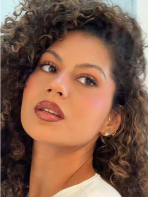 Mid-day makeup touch-ups 🍒 and a sneak peak at the new bathroom!!! 😍🥰 makeup 🔗’s on ltk! #curlyhair #curlyhairstyles #ma