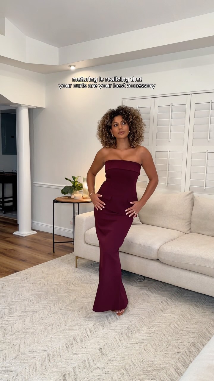 Curls go with every outfit, and a cute lil set from @meshki doesn’t hurt either 🤭🥰💜

#curlyhair #curlyhairstyles #curls 