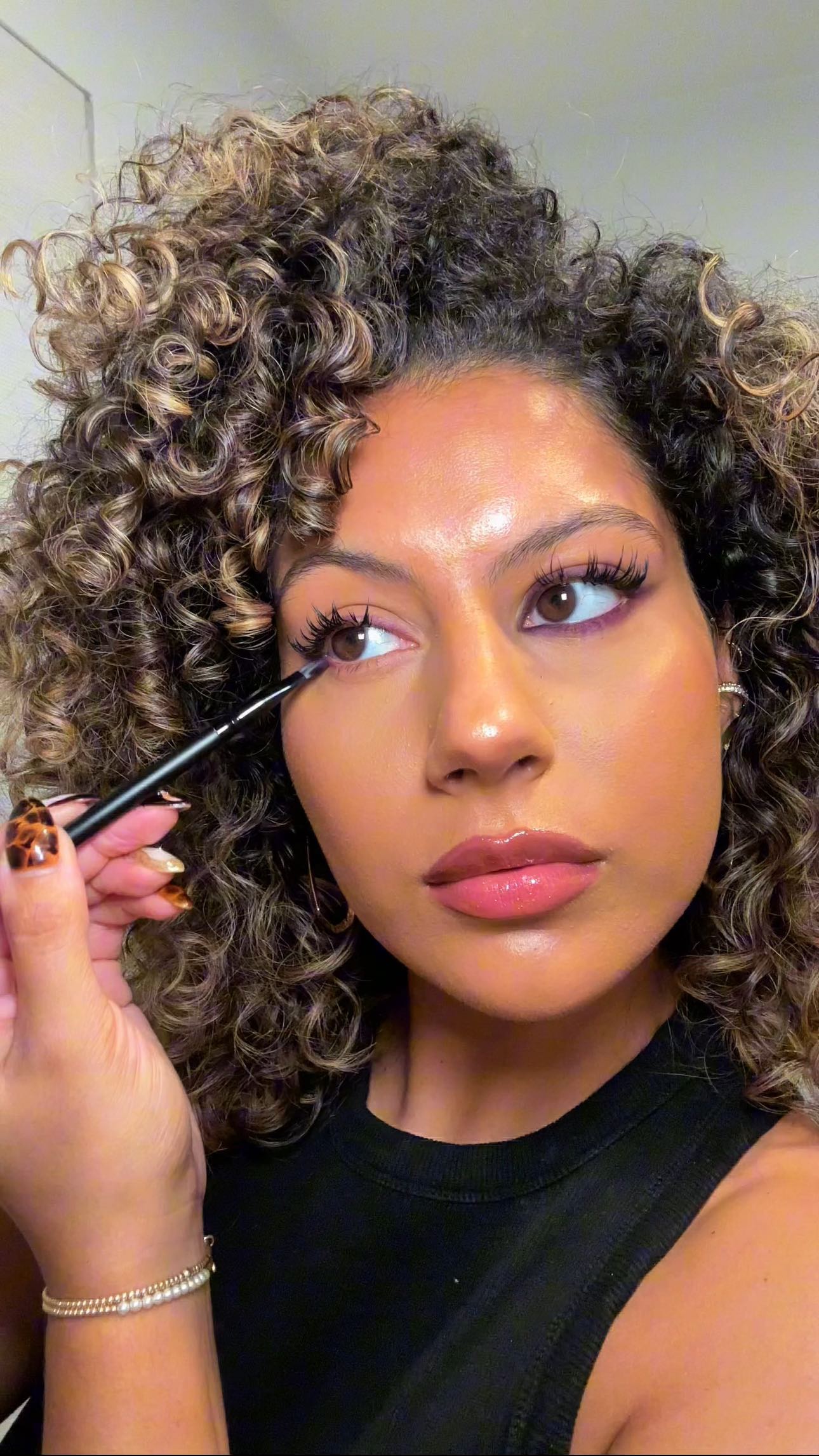 Okkk but me as a Bratz doll?! 😜💅🏽💖 quick makeup look using the new @colourpopcosmetics Bratz shadow palette, comment MAK