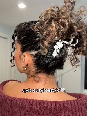 Cute & easy Valentine’s Day curly updo❣️how fun are the heart bangs though?! 🥹 Hair products & accessories 🔗 on LTK! #cu