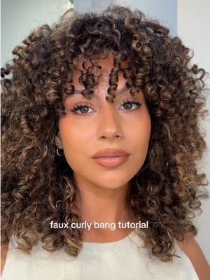 These faux curly bangs are one of my favoriteeee hair hacks, such an easy way to switch up your look!! 👩🏽‍🦱➰ I used Bobb