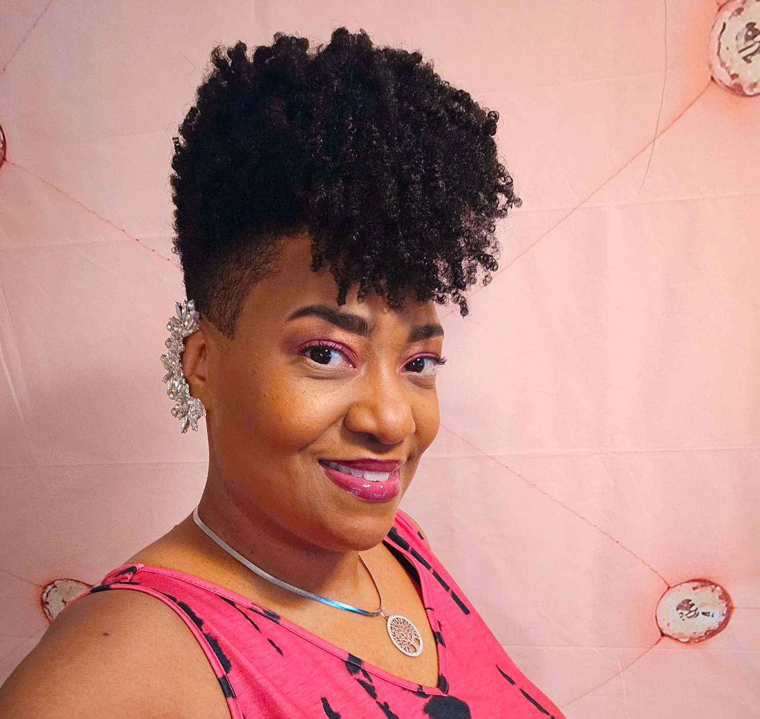 Elle Thankful Bio Site thumbnail