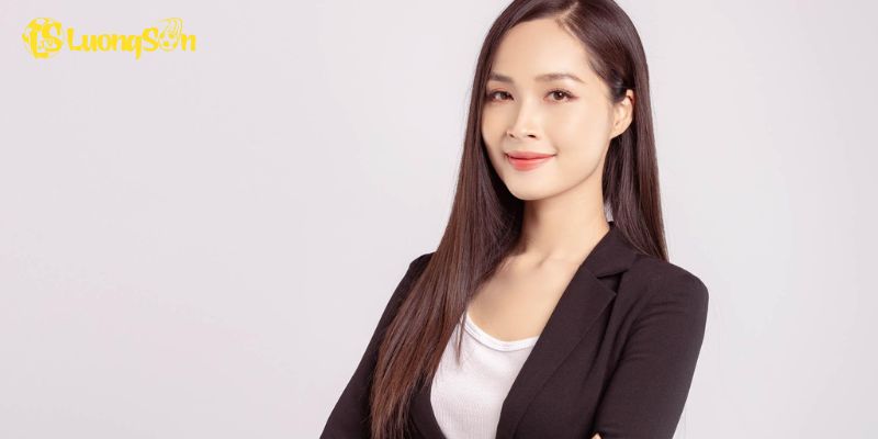 Trúc Anh Đào : Tác Giả Biên Tập Phân Tích Bóng Đá Lương Sơn TV thumbnail