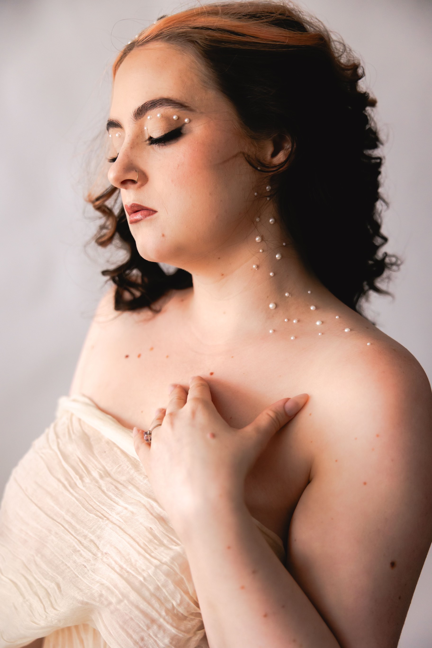 𝐒𝐨𝐦𝐞𝐭𝐡𝐢𝐧𝐠 𝐄𝐥𝐬𝐞? (Makeup apps, 1-1 lesson, makeup artist trainings) - Inquire here thumbnail