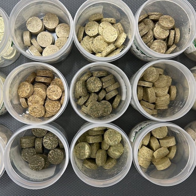 Piante infestanti trasformate in pellet, il potenziale energetico delle erbacce thumbnail