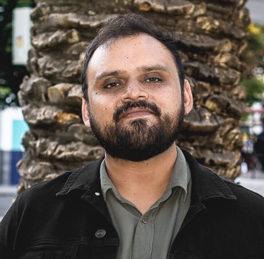 Rodrigo Humberto Tapia Farias, autor de los poemarios 507 (alborismos, 2022) y 𝐿𝑖𝑐𝑒𝑜 (MAGO, 2023),  y la novela de fantasía 𝐸𝑙 𝑙𝑒𝑔𝑎𝑑𝑜 𝑑𝑒𝑙 𝑏𝑜𝑠𝑞𝑢𝑒: 𝑙𝑎 𝑒𝑠𝑝𝑎𝑑𝑎 𝑑𝑒 𝑉𝑎𝑙𝑑𝑖𝑣𝑖𝑎 (Aurea,&nbsp;2025). thumbnail