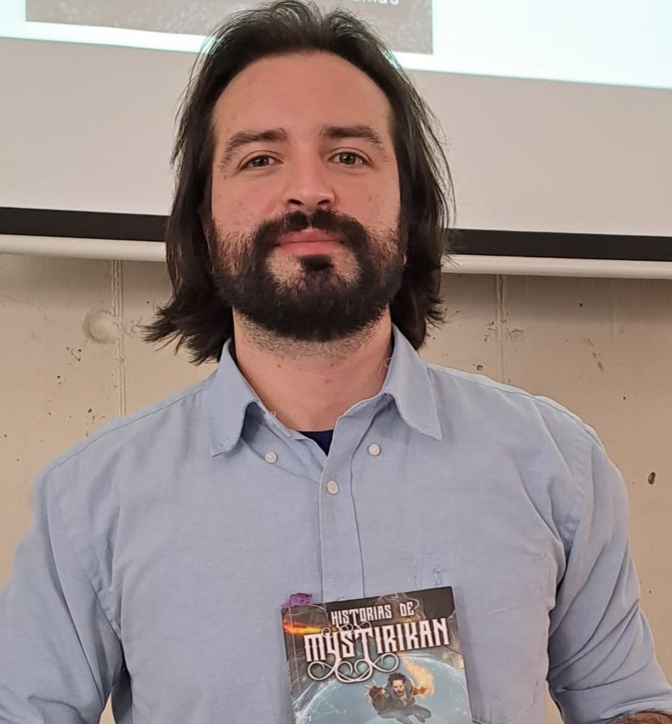 Rodrigo Díaz Suárez, autor de  los libros de fantasía 𝐻𝑖𝑠𝑡𝑜𝑟𝑖𝑎𝑠 𝑑𝑒 𝑀𝑦𝑠𝑡𝑖𝑟𝑖𝑘𝑎𝑛 y 𝐴𝑢𝑔𝑢𝑟𝑖𝑜 𝑑𝑒 𝐶𝑟𝑖𝑠𝑖𝑠. thumbnail