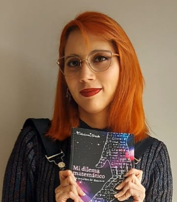 Ariadna Lagos, autora del libro de romance juvenil 𝑀𝑖 𝑑𝑖𝑙𝑒𝑚𝑎 𝑚𝑎𝑡𝑒𝑚á𝑡𝑖𝑐𝑜 y coanimadora del programa de Youtube Ingame_Live. thumbnail