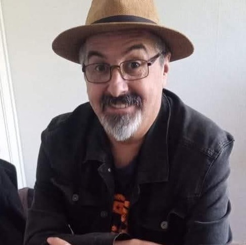 Ewald Meyer Monsalve, autor del libro de cuentos 𝑃𝑖𝑠𝑜 13, el libro de romance y aventura 𝐿𝑎 𝐷𝑎𝑛𝑧𝑎 𝑑𝑒𝑙 𝑂𝑙𝑣𝑖𝑑𝑜,  el libro de romance 𝐶𝑎𝑡á𝑙𝑜𝑔𝑜 𝑑𝑒 𝑙𝑎 𝑖𝑛𝑓𝑎𝑚𝑖𝑎 y muchos más. thumbnail