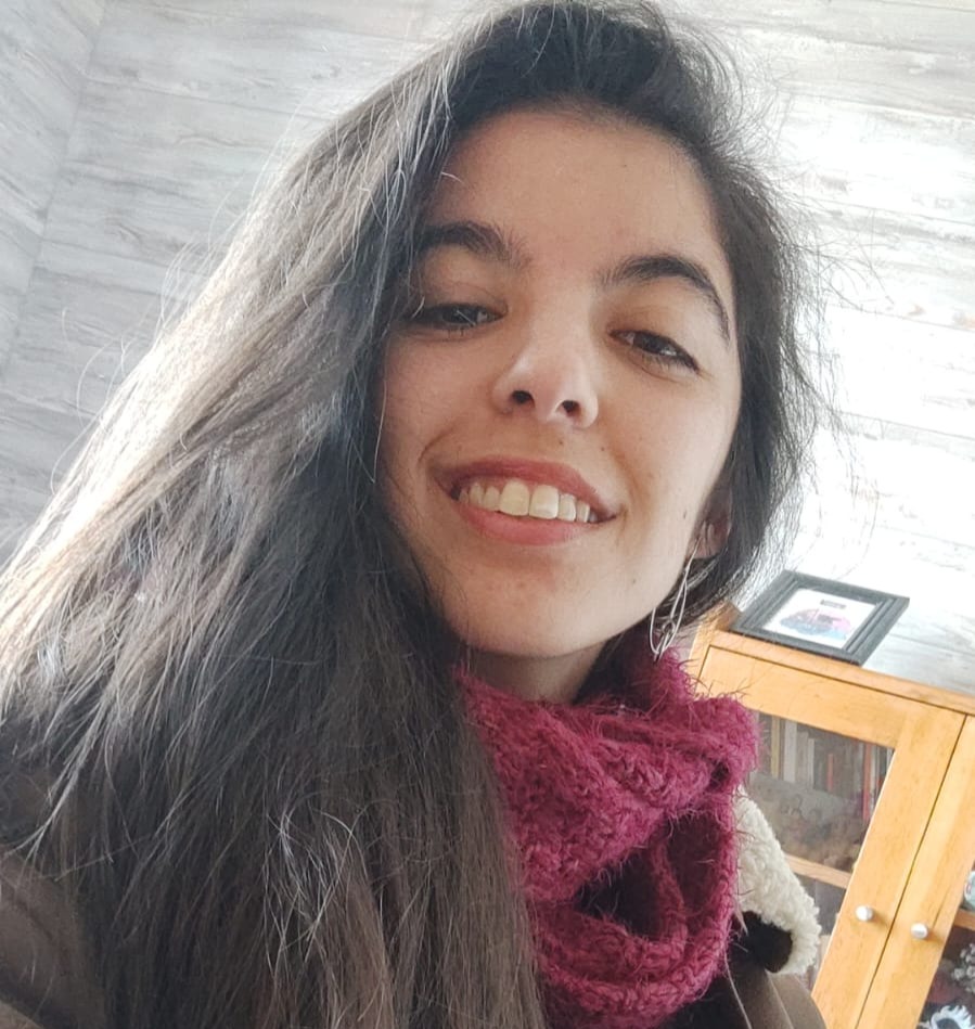 Flavia González Badaracco, autora del poemario 𝐿𝑎𝑚𝑒𝑛𝑡𝑜𝑠 𝑒𝑛 𝑒𝑙 𝑐𝑜𝑟𝑎𝑧ó𝑛 𝑑𝑒 𝑢𝑛 𝑑𝑢𝑟𝑎𝑧𝑛𝑜. thumbnail