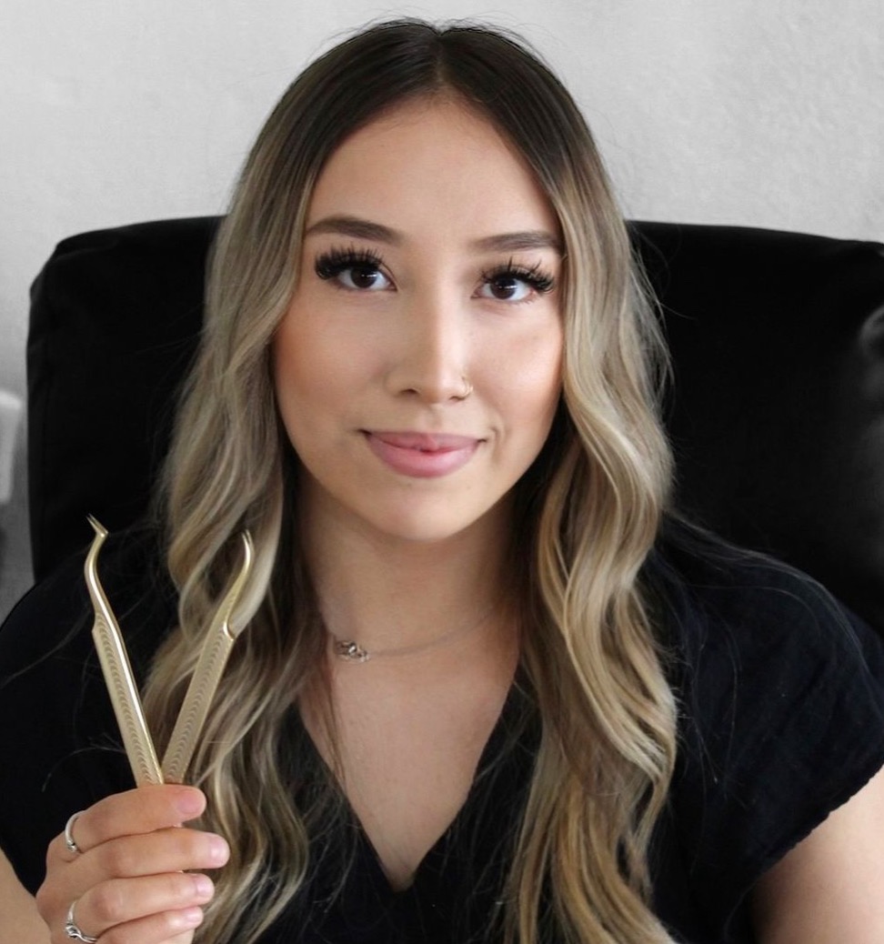 Book with Nadia- Lash Tech thumbnail